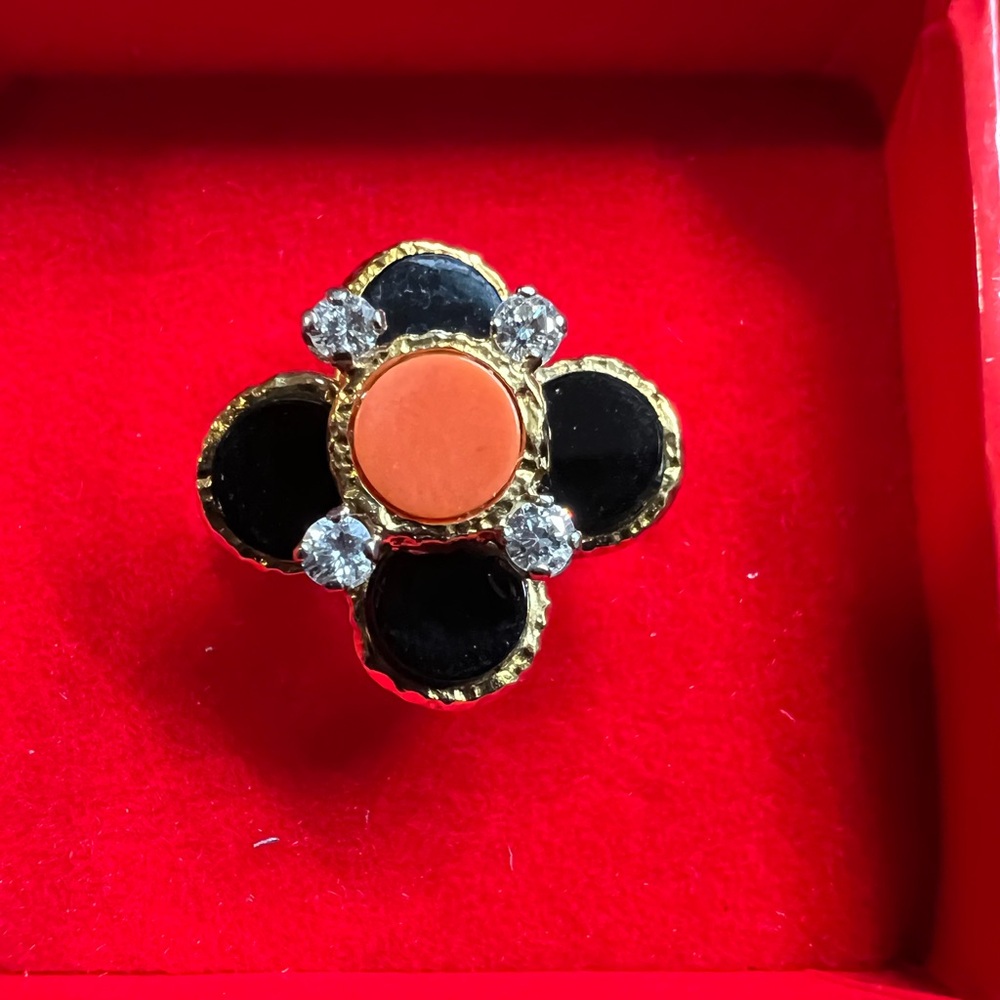 Black and Gold Quatrefoil Ring with Onyx Accents